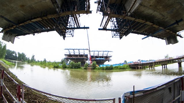 周口：北環跨賈魯河大橋施工緊鑼密鼓 力爭年底合攏