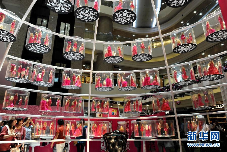 (晚報)(1)“芭比的圣誕派對”亮相香港時代廣場